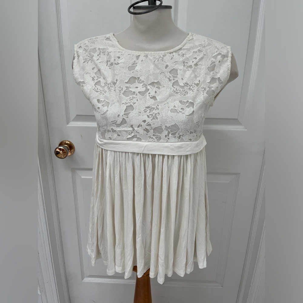 NWT Mysty Woman ivory top